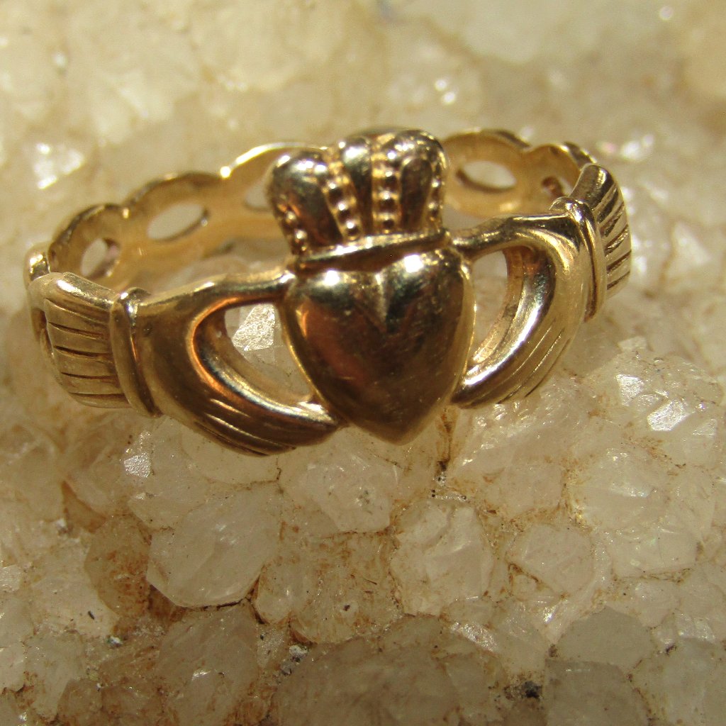 Rare Vintage 10kt Claddagh Ring 675$